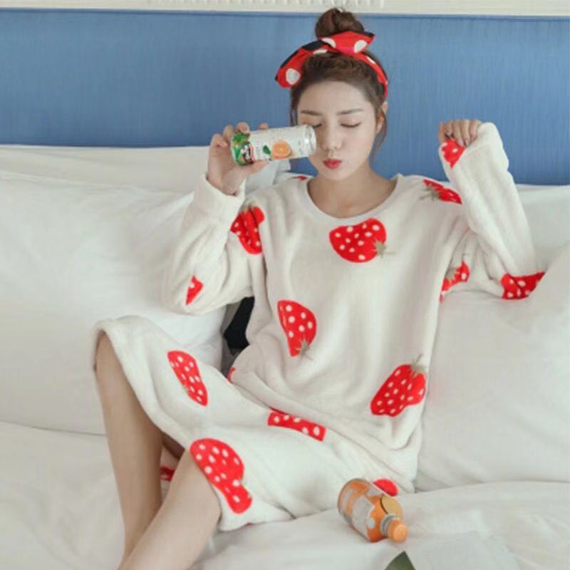 Flannel Nightdress in strawberry