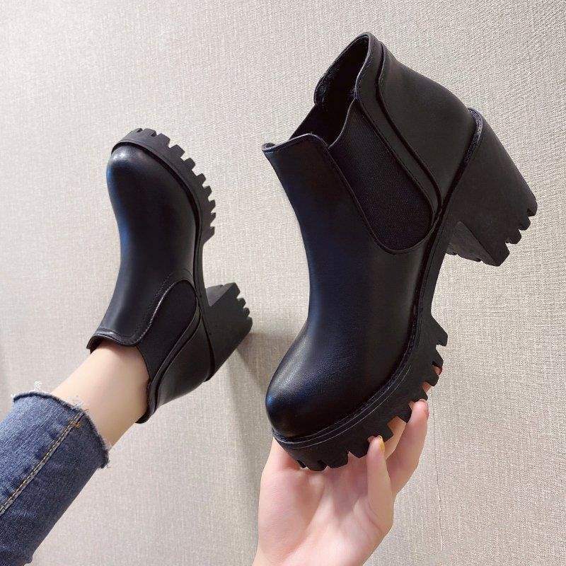 Chunky Heel Platform Ankle Boots in black